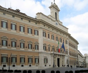 1024px-Palazzo_Montecitorio_Rom_2009