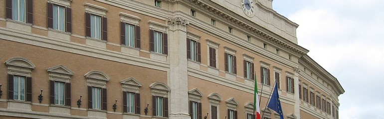 1024px-Palazzo_Montecitorio_Rom_2009