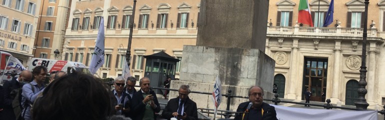 La manifestazione in Piazza Montecitorio